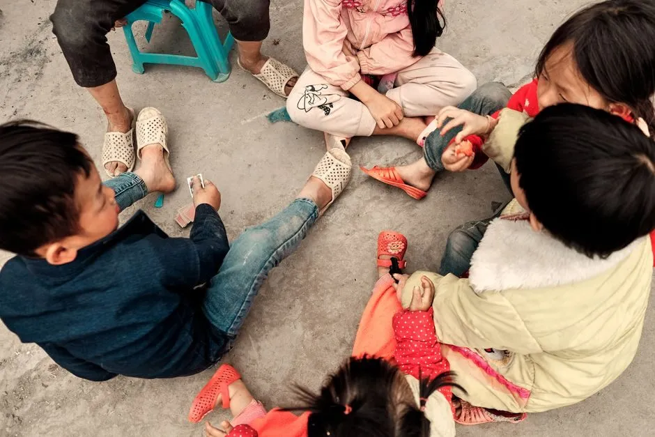 Hình ảnh trò chơi chi chi chành chành dân gian