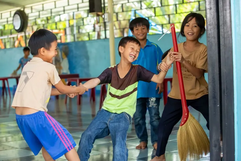 Hình ảnh trò chơi rồng rắn lên mây dân gian